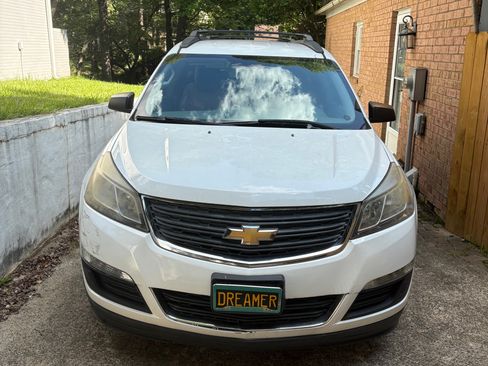 Used 2016 Chevrolet Traverse LS w/ LPO, 'HIT The Road' Package FWD image 4