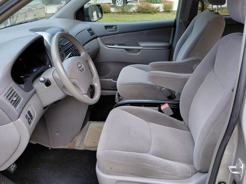 Used 2006 Toyota Sienna CE image 10