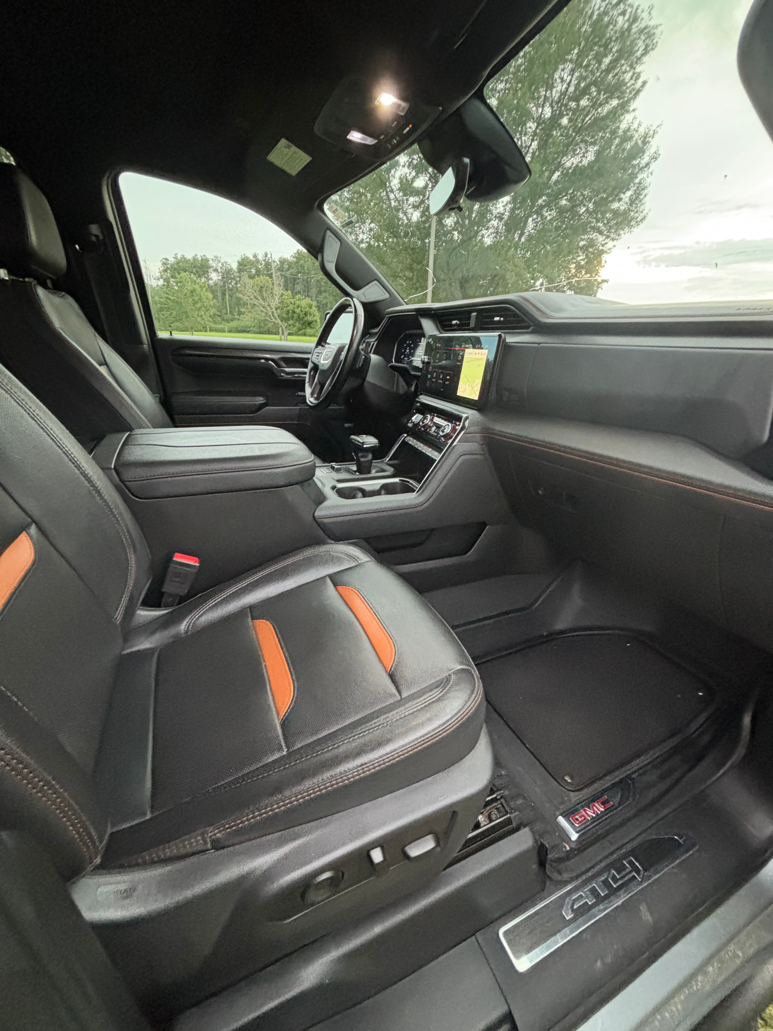 Used 2023 GMC Sierra 1500 AT4 w/ Technology Package AWD/4WD image 9