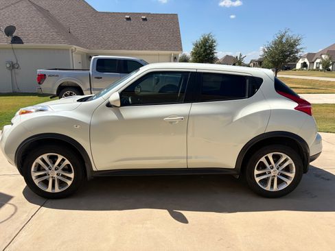 Used 2012 Nissan Juke S FWD image 2