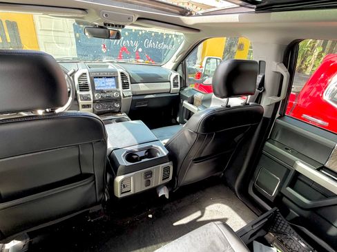 Used 2017 Ford F250 Lariat w/ Lariat Ultimate Package image 21