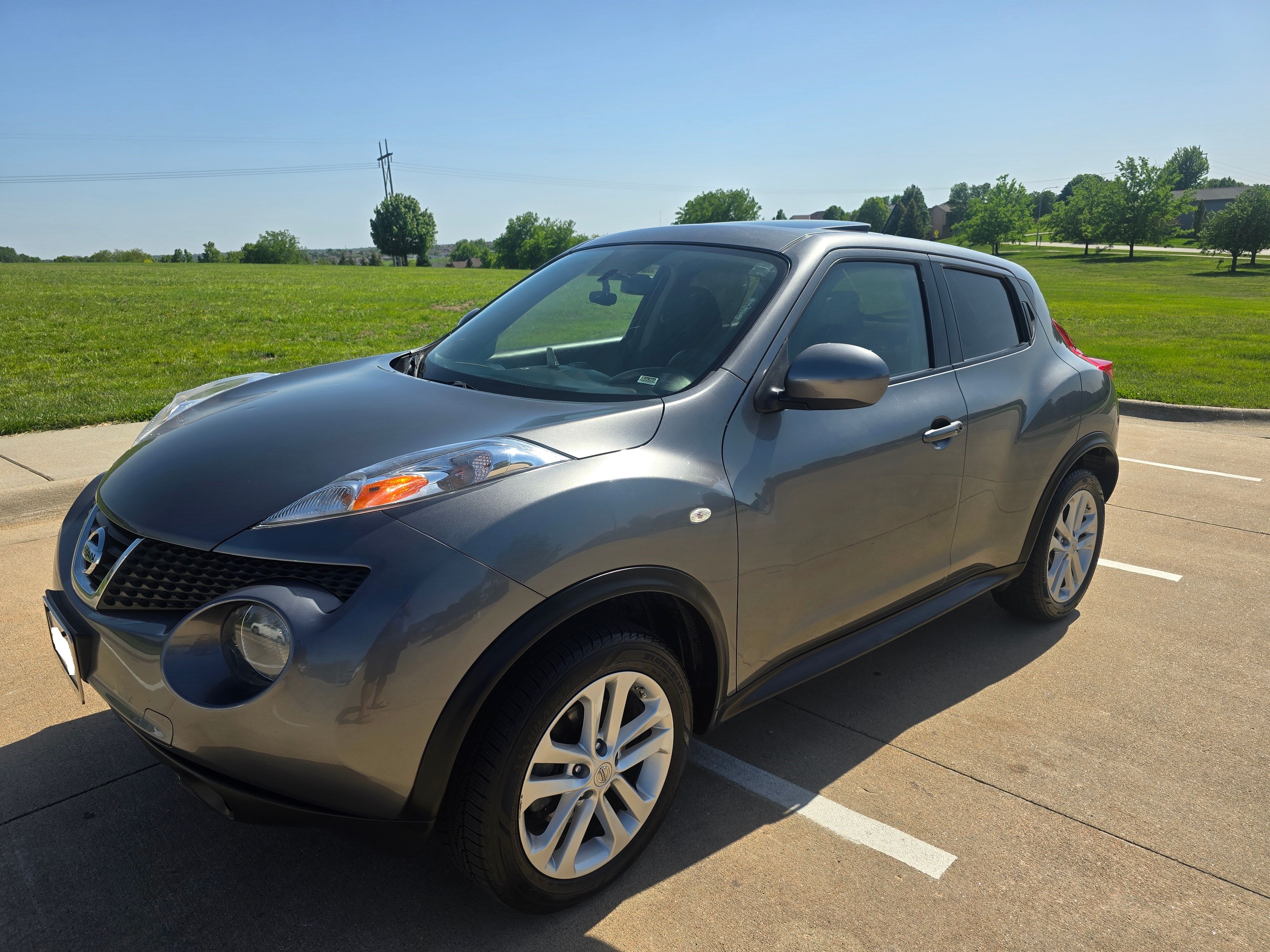 Used 2013 Nissan Juke SV FWD image 2