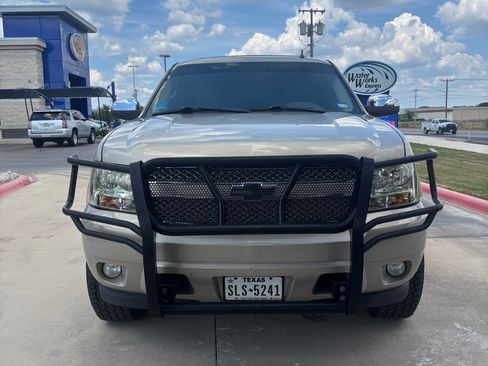 Used 2010 Chevrolet Tahoe LTZ image 5
