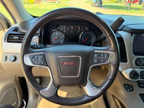 Used 2018 GMC Yukon SLT w/ Premium Edition RWD image 12