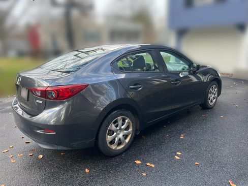 Used 2015 MAZDA MAZDA3 i SV image 8