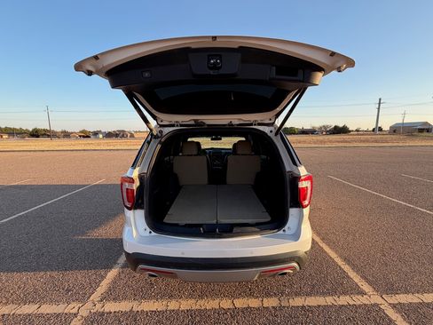 Used 2017 Ford Explorer Limited image 10