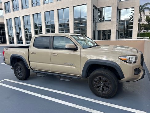 Used 2017 Toyota Tacoma TRD Off-Road w/ Tow Package RWD image 1