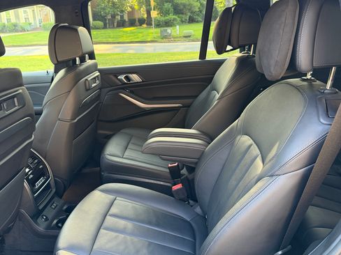Used 2022 BMW X7 xDrive40i w/ M Sport Package image 12