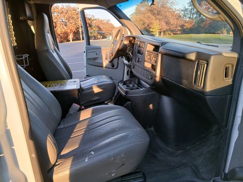 Used 2009 Chevrolet Express 3500 Extended image 8