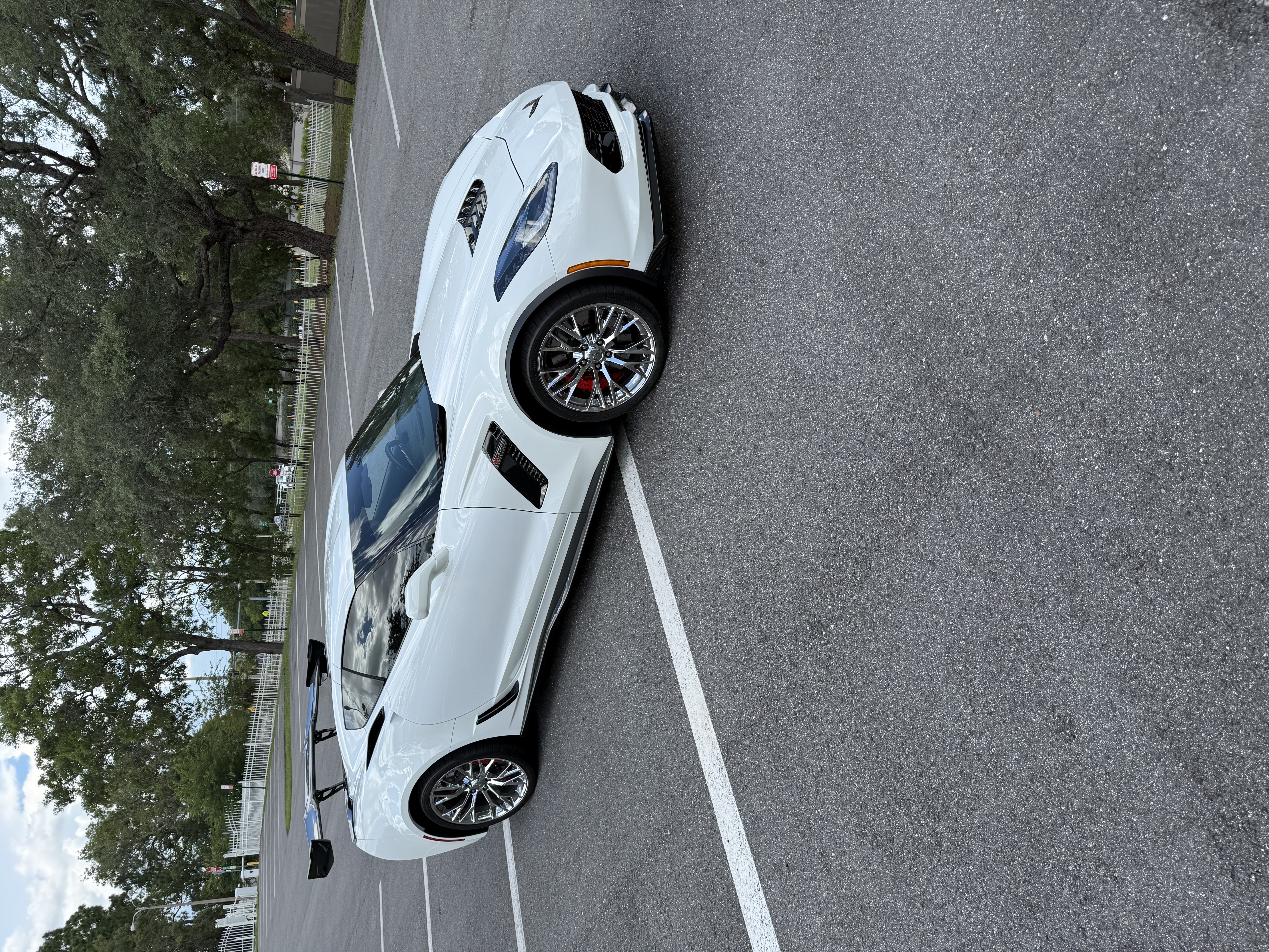 Used 2018 Chevrolet Corvette Z06 RWD image 2