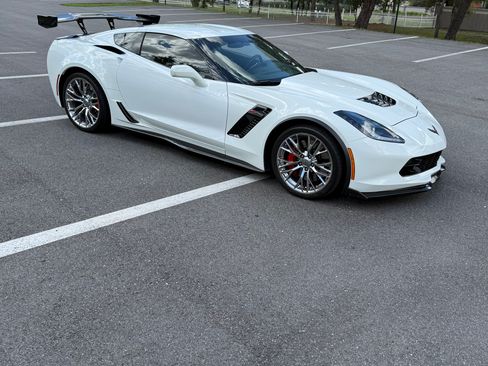 Used 2018 Chevrolet Corvette Z06 RWD image 2
