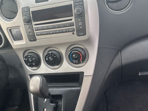 Used 2009 Pontiac Vibe w/ Sun And Sound Package image 4