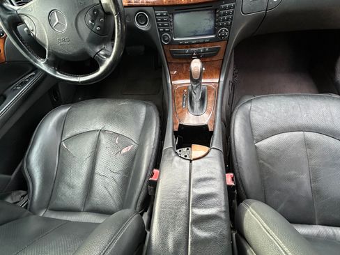 Used 2005 Mercedes-Benz E 320 CDI Sedan image 11