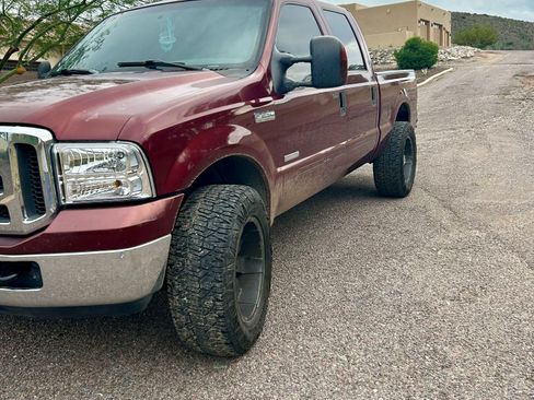 Used 2005 Ford F250 Lariat image 2