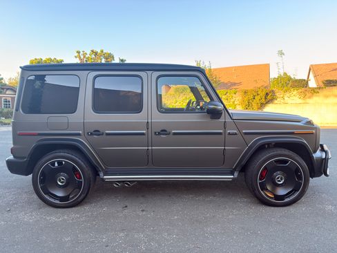 Used 2024 Mercedes-Benz G 63 AMG 4MATIC image 2