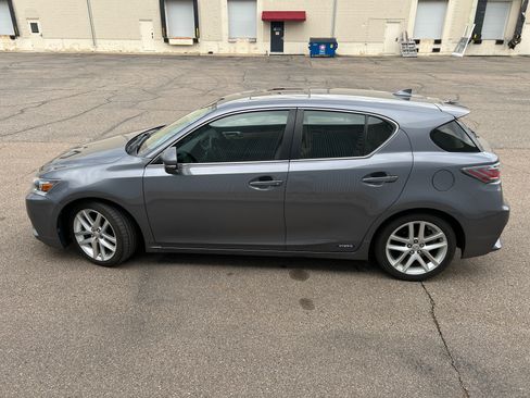 Used 2017 Lexus CT 200h FWD image 11
