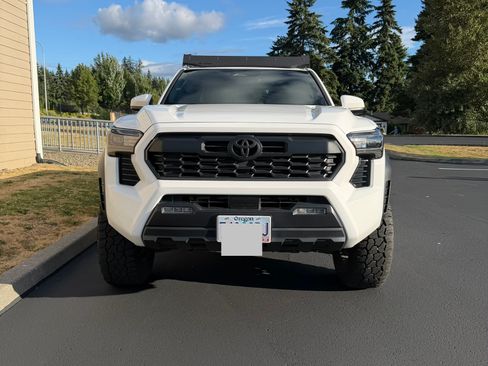 Used 2024 Toyota Tacoma TRD Off-Road AWD/4WD image 6