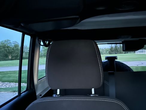 Used 2016 Jeep Wrangler Unlimited Sahara w/ Connectivity Group AWD/4WD image 6