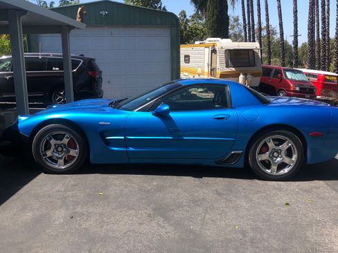 Used 1999 Chevrolet Corvette Coupe w/ Lighting Pkg RWD image 30