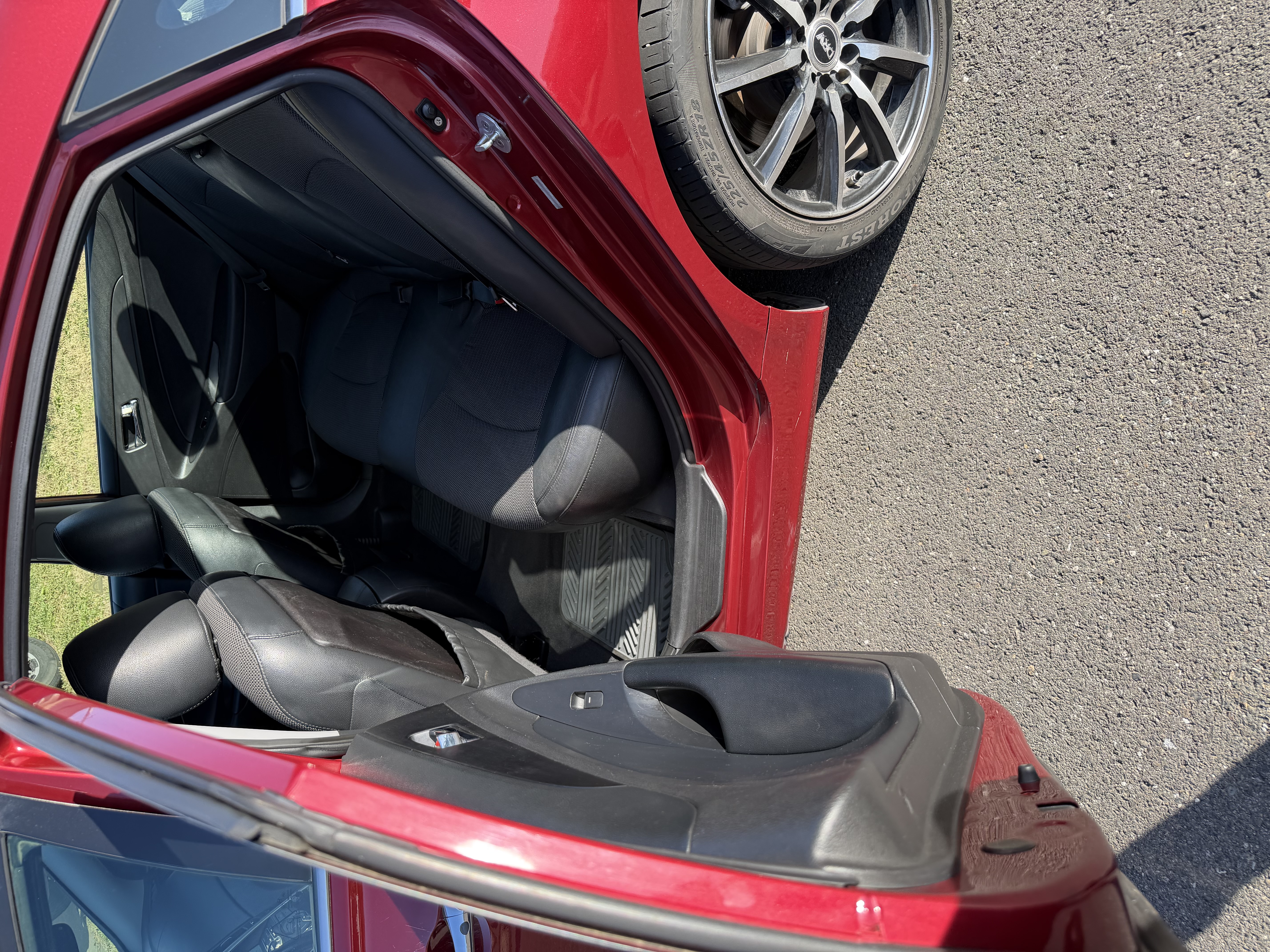 Used 2011 Hyundai Sonata SE w/ Navigation & Sunroof Pkg 4 FWD image 4