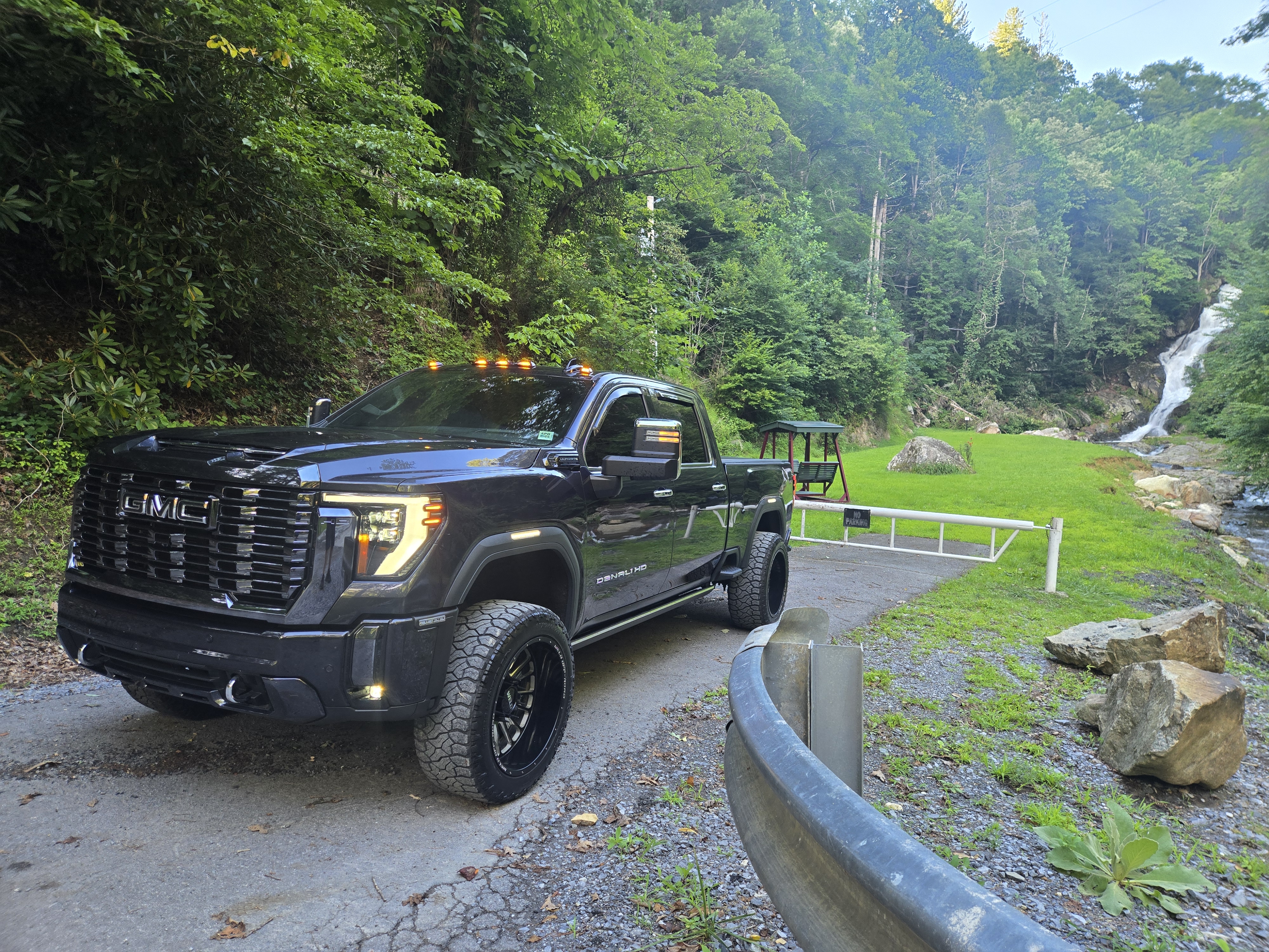Used 2024 GMC Sierra 3500 Denali Ultimate AWD/4WD image 12