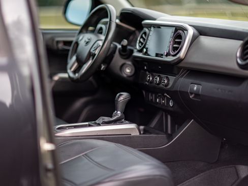 Used 2020 Toyota Tacoma SR5 image 5