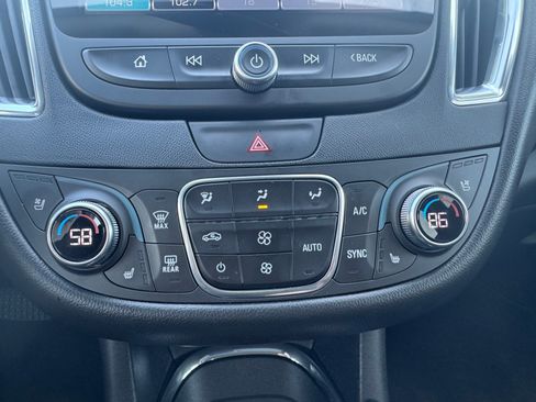 Used 2018 Chevrolet Malibu Premier w/ Driver Confidence Package image 18