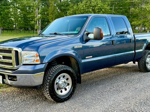 Used 2005 Ford F250 XLT AWD/4WD image 1