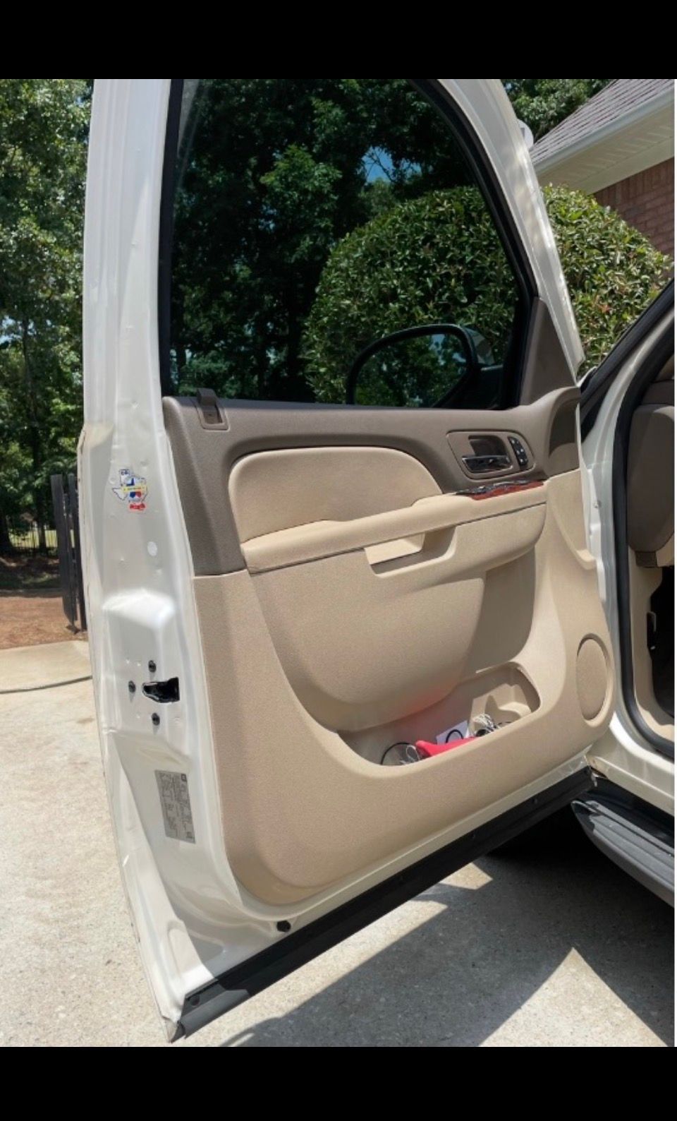 Used 2014 Chevrolet Tahoe LTZ RWD image 9