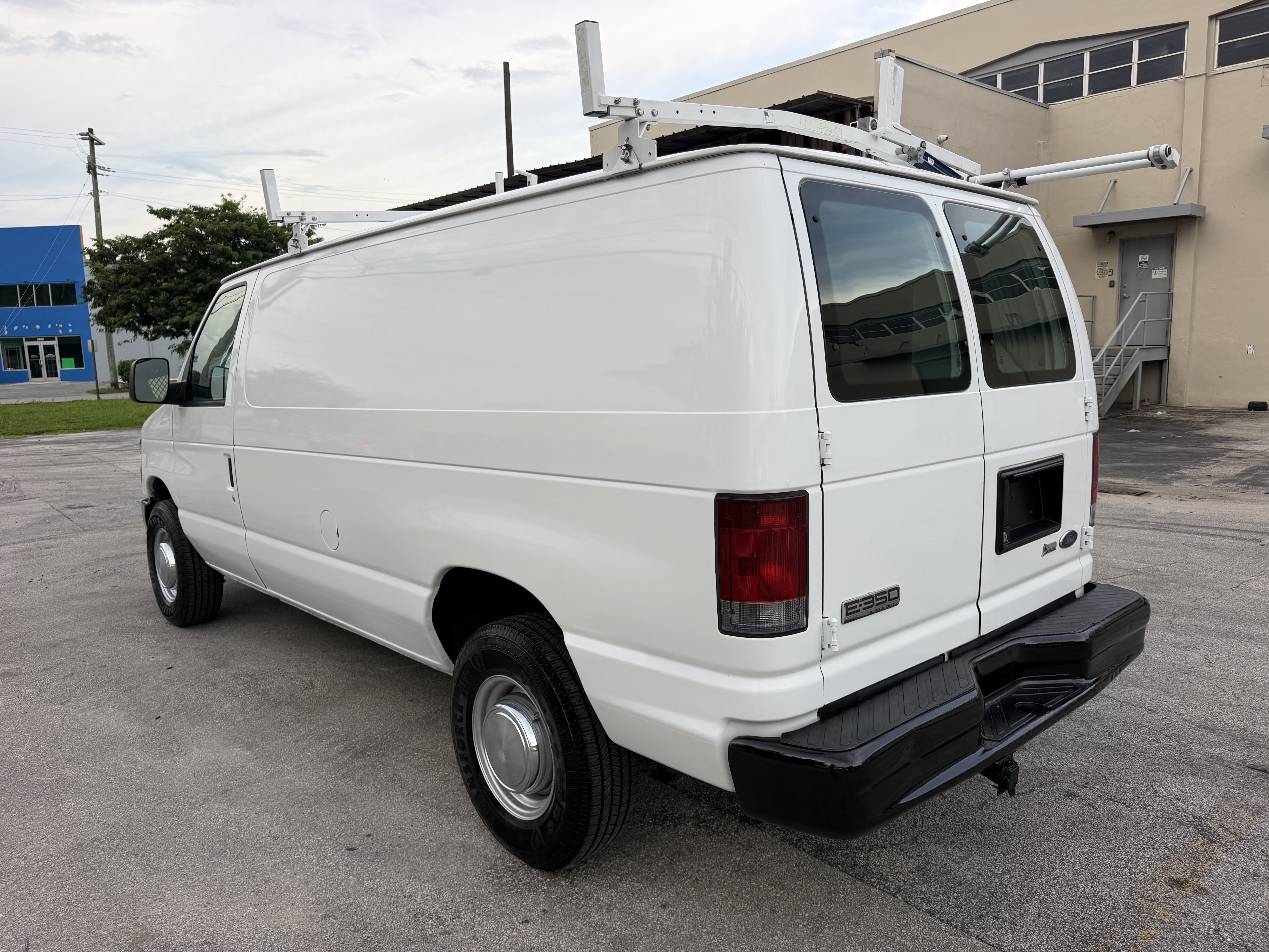 Used 2009 Ford E-350 and Econoline 350 Super Duty RWD image 15