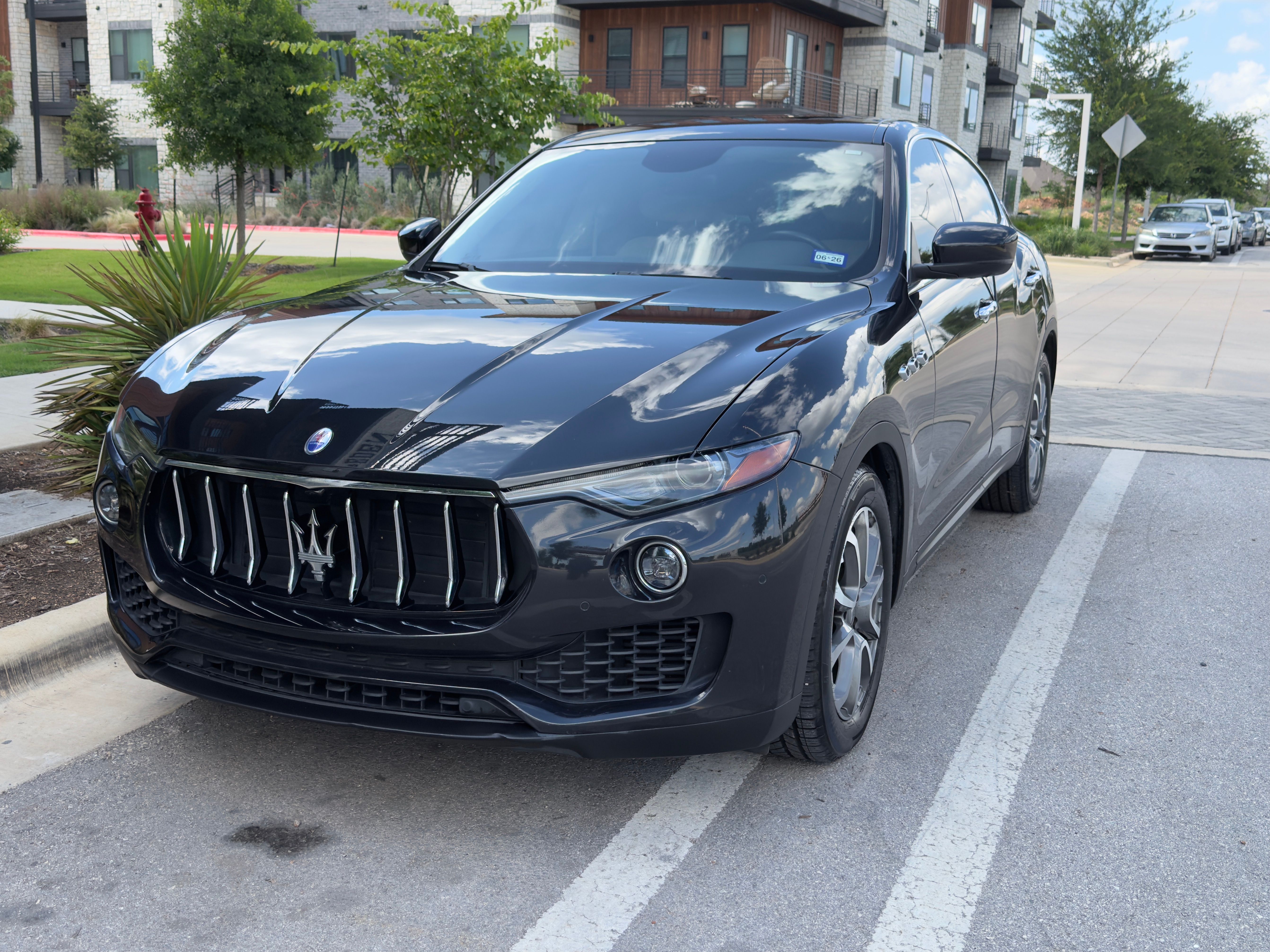 Used 2018 Maserati Levante AWD/4WD image 4