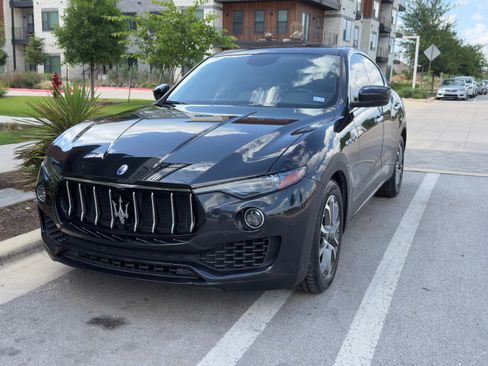 Used 2018 Maserati Levante AWD/4WD image 4