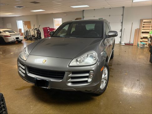 Used 2010 Porsche Cayenne image 4