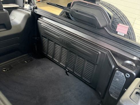 Used 2019 Jeep Wrangler Unlimited Sahara AWD/4WD image 10