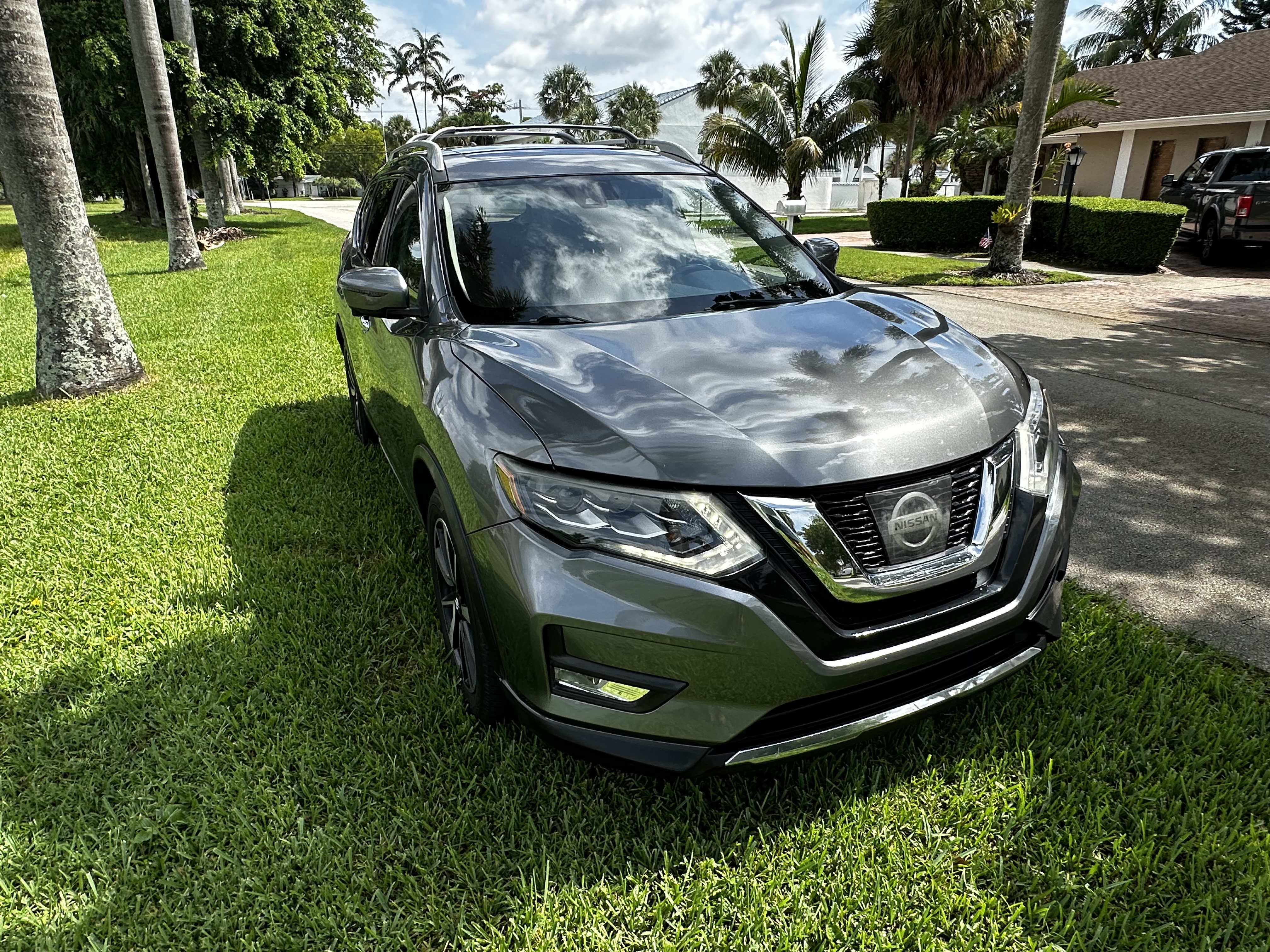 Used 2017 Nissan Rogue SL w/ SL Premium Package FWD image 2