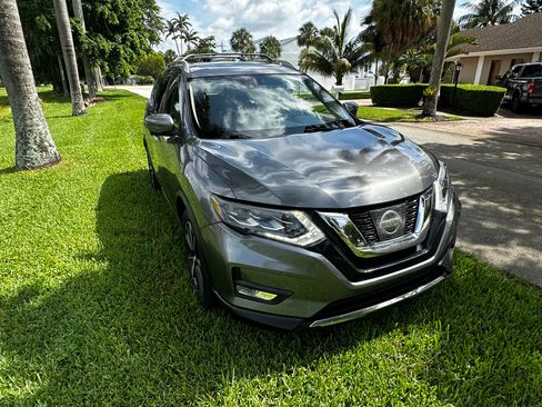 Used 2017 Nissan Rogue SL w/ SL Premium Package FWD image 2