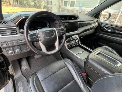 Used 2022 GMC Yukon XL Denali image 12