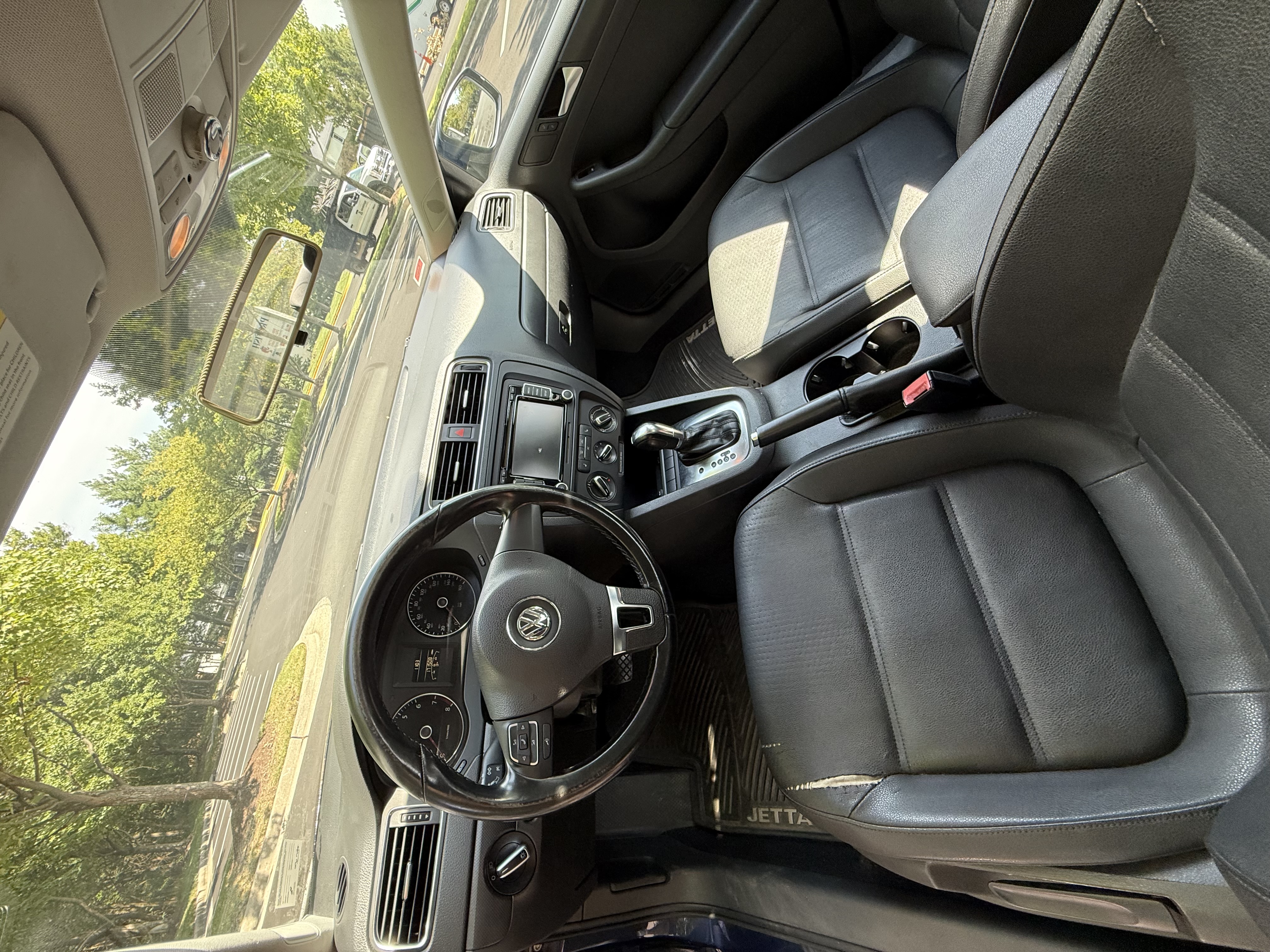 Used 2012 Volkswagen Jetta SE FWD image 19