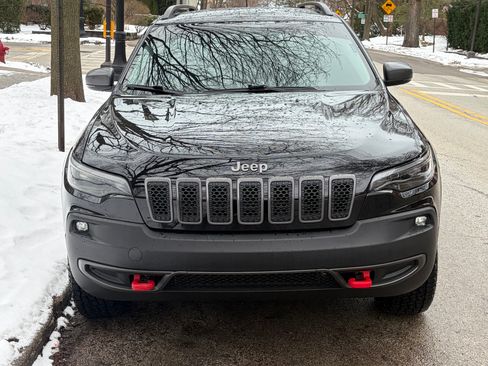 Used 2019 Jeep Cherokee Trailhawk image 2
