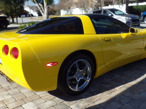 Used 2002 Chevrolet Corvette Coupe w/ Preferred Equipment Group2 image 11