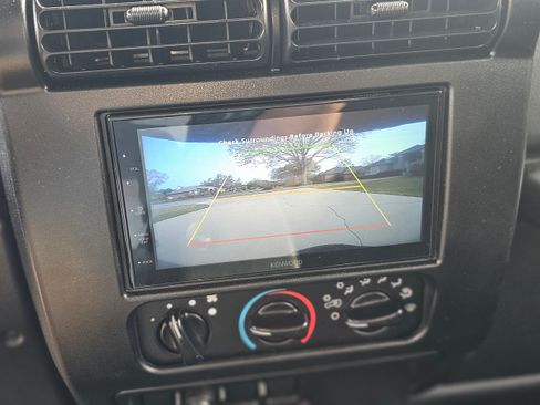 Used 2005 Jeep Wrangler Unlimited w/ Security Group image 13