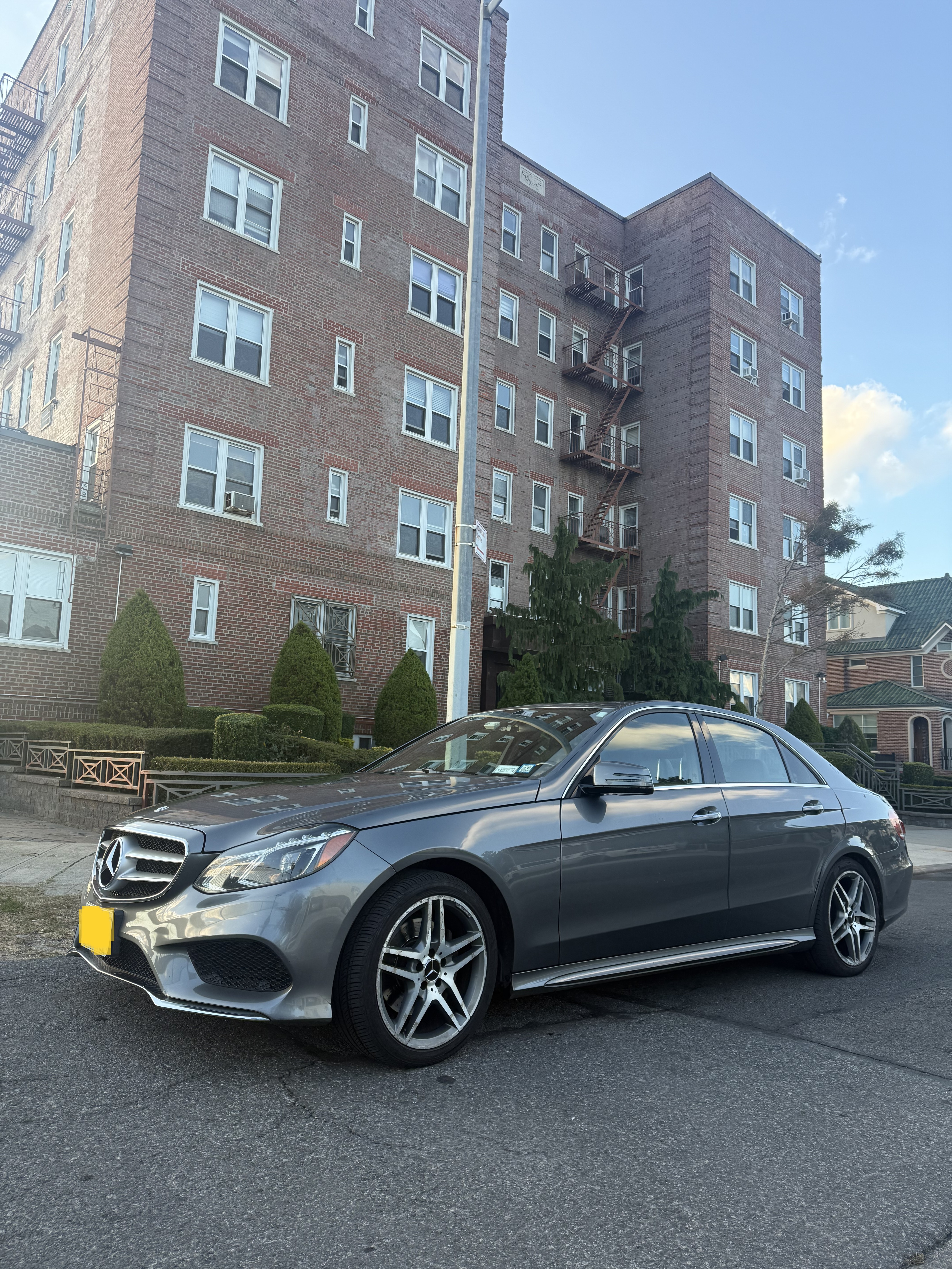 Used 2016 Mercedes-Benz E 350 4MATIC Sedan image 2