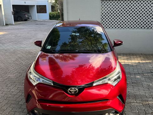 Used 2018 Toyota C-HR XLE image 6