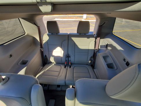 Used 2017 GMC Acadia SLT image 26