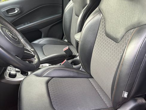 Used 2019 Jeep Compass Latitude w/ Popular Equipment Group AWD/4WD image 8