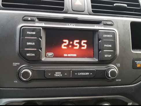 Used 2013 Kia Rio EX w/ Convenience Pkg image 2