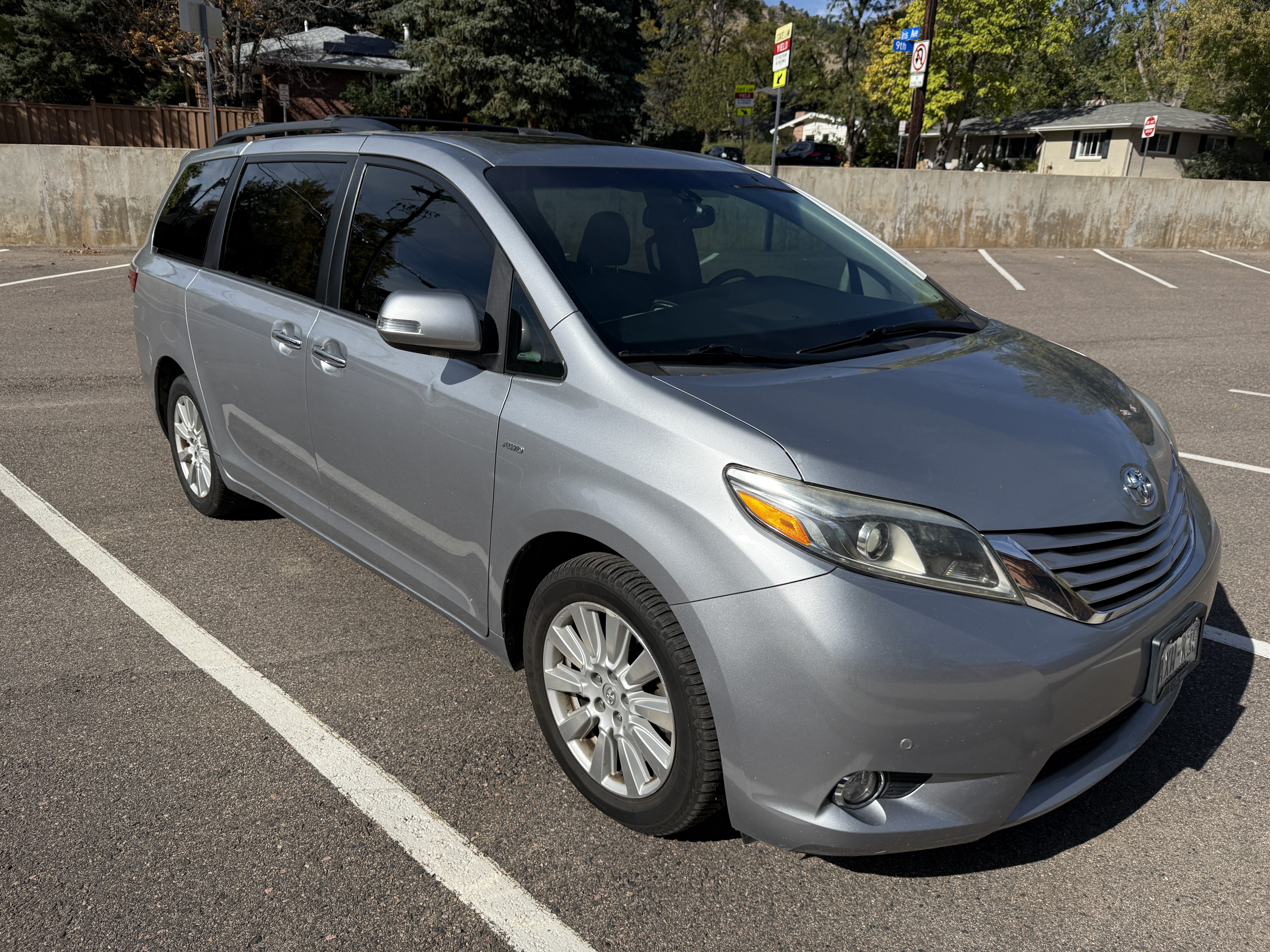 Used 2017 Toyota Sienna Limited Premium AWD/4WD image 4