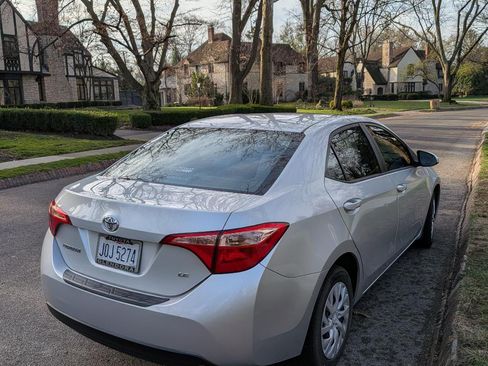 Used 2018 Toyota Corolla LE w/ Protection Package image 5