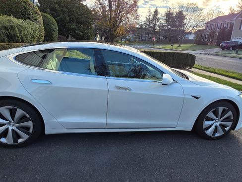 Used 2020 Tesla Model S Long Range Plus image 2