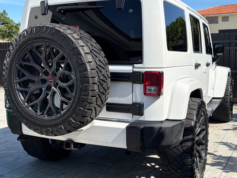 Used 2014 Jeep Wrangler Unlimited Sahara w/ Max Tow Package AWD/4WD image 6
